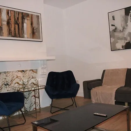 & Work Base - Sleeps 11, Parking & M606 Сasa de vacaciones Bradford (West Yorkshire)