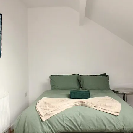 Сasa de vacaciones & Work Base - Sleeps 11, Parking & M606 Bradford (West Yorkshire)