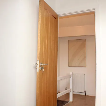 & Work Base - Sleeps 11, Parking & M606 Сasa de vacaciones Bradford (West Yorkshire)