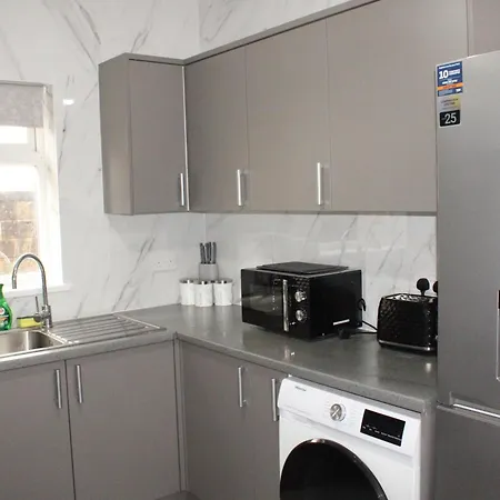 Сasa de vacaciones & Work Base - Sleeps 11, Parking & M606 Bradford (West Yorkshire)