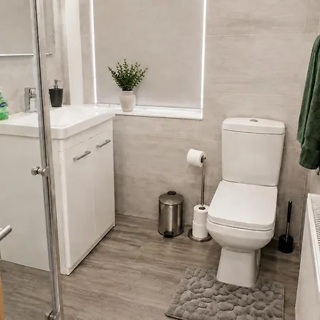 Сasa de vacaciones Contractors Home For 11 - 4Br, Fast Wifi & Free Parking - Near Bradford City Centre & University Bradford (West Yorkshire)