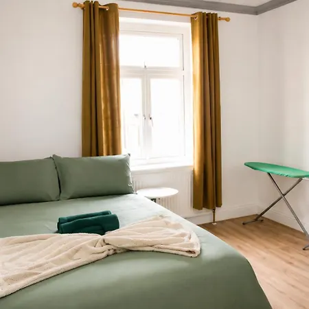 Contractors Home For 11 - 4Br, Fast Wifi & Free Parking - Near Bradford City Centre & University * Bradford (West Yorkshire)
