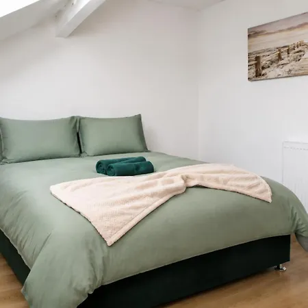 Contractors Home For 11 - 4Br, Fast Wifi & Free Parking - Near Bradford City Centre & University Сasa de vacaciones *