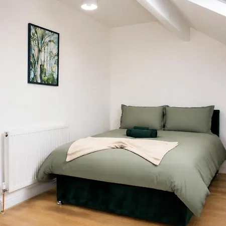 Contractors Home For 11 - 4Br, Fast Wifi & Free Parking - Near Bradford City Centre & University Сasa de vacaciones *